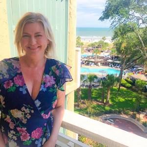 Meet your Posher, Dee dee